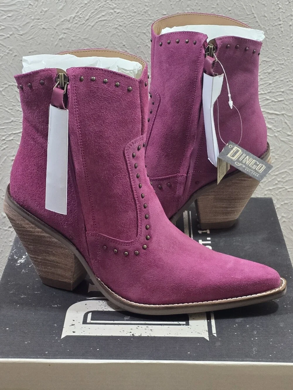 Dingo Classy N Sassy Western Booties Women's 9 Pink Fuchsia Suede Leather Studs